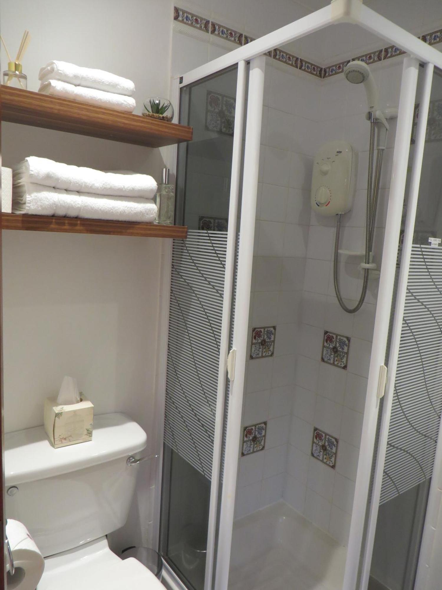 Twin Room Private Bathroom