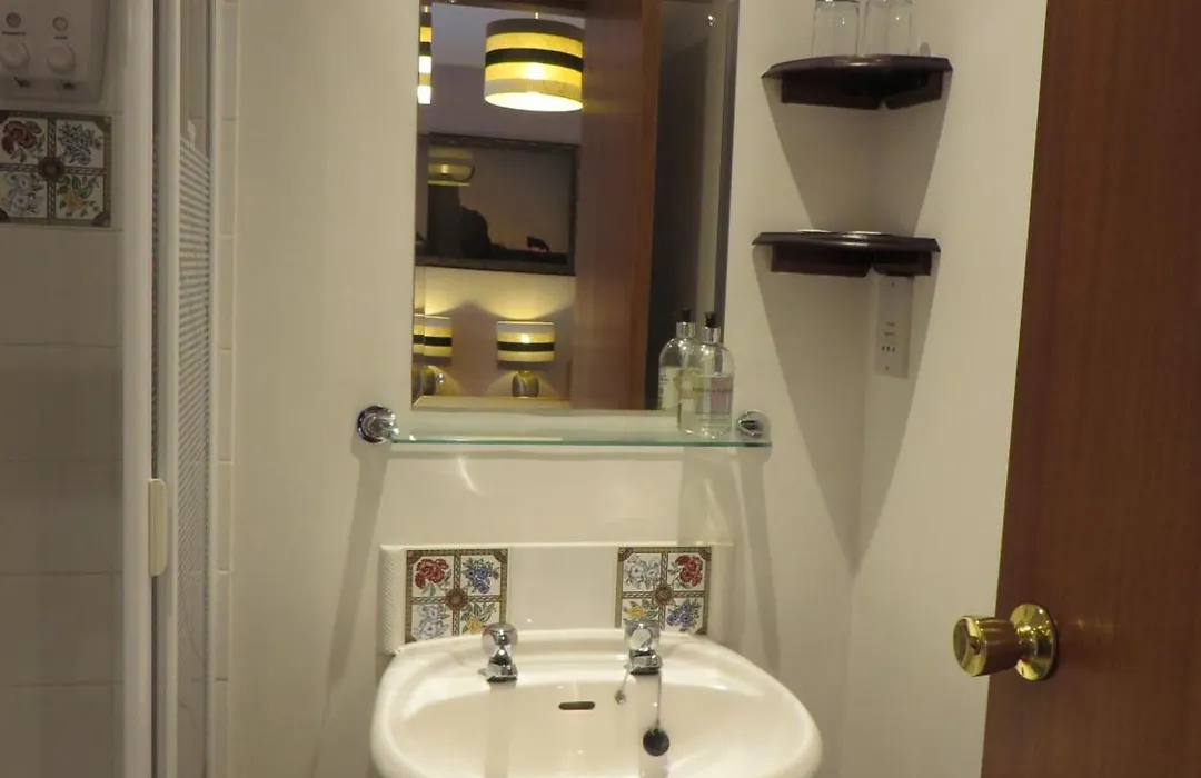 Eriskay Guest House And Aviemore Glamping-1